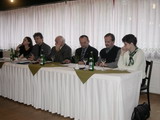 Predseda zdruenia zahajuje konferenciu zava: Bc. Slvka Budkajov (zstupca VC ilina), Jaroslav Zbrodsk, Mgr. Anton Straka, Mgr. Piotr Bak, Marian Jurina, Katarna Varavov